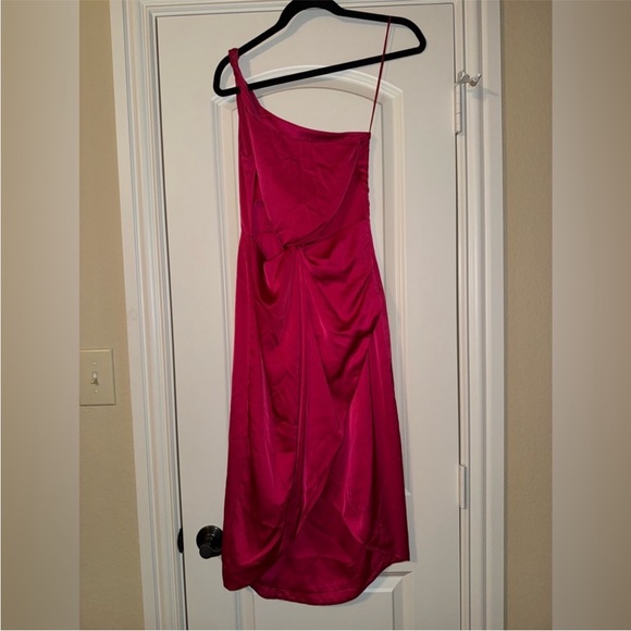AMUR Deena‎ One Shoulder Midi Dress in Rosie Raspberry Hot Pink Satin Cut Out 4 - Picture 7 of 15